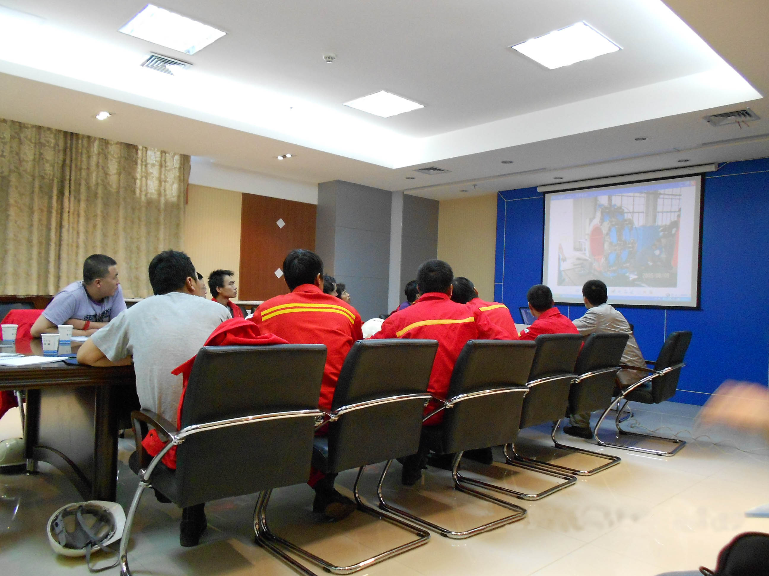 在寶石廠(chǎng)與川慶交流